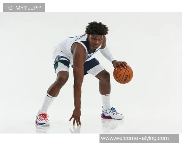 爱德华兹第三节火力全开9中7狂砍21分三节合计31分5篮板表现惊艳